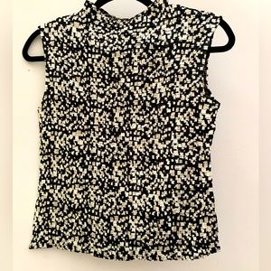 Crinkle Sleeveless Textured Top